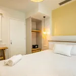 Onyro מלון דירות 4*