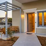 Onyro מלון דירות 4*