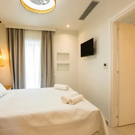 Onyro Aparthotel 4*